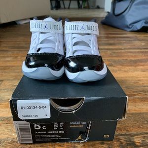 Jordan 11 black n white